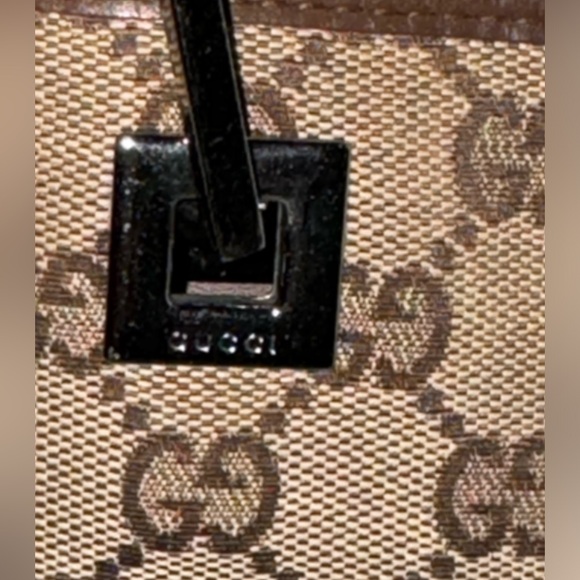 Gucci Signature GG Canvas Bucket Tote - Picture 8 of 9